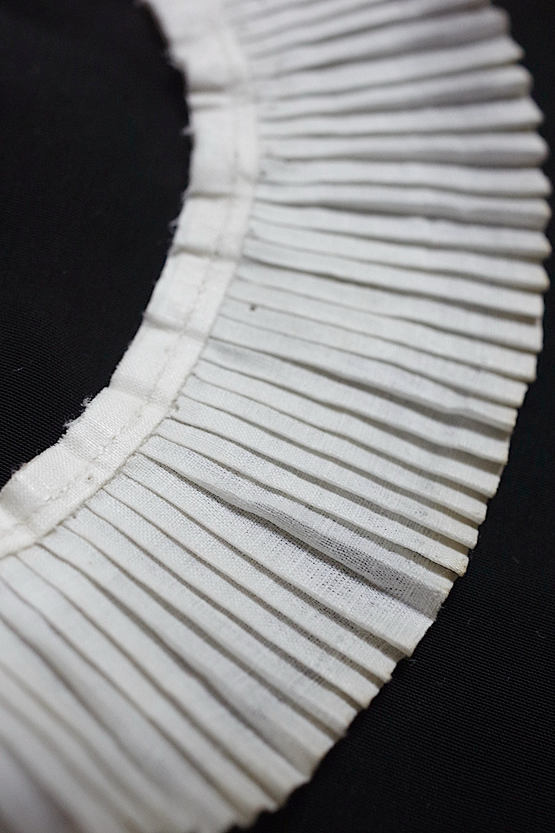 Dentelle antique, dentelle ancienne, lot plissé