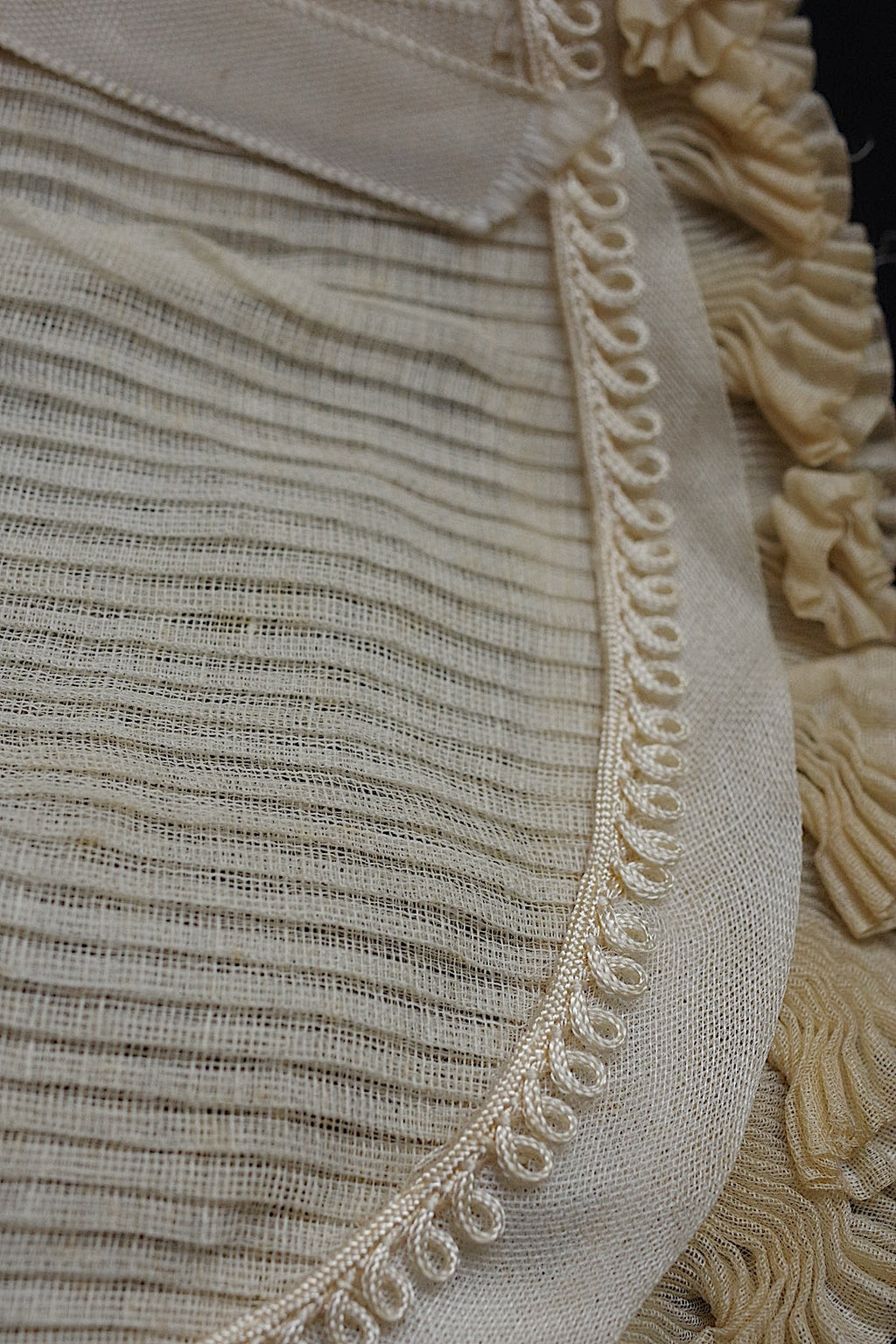 Dentelle antique, dentelle ancienne, lot plissé