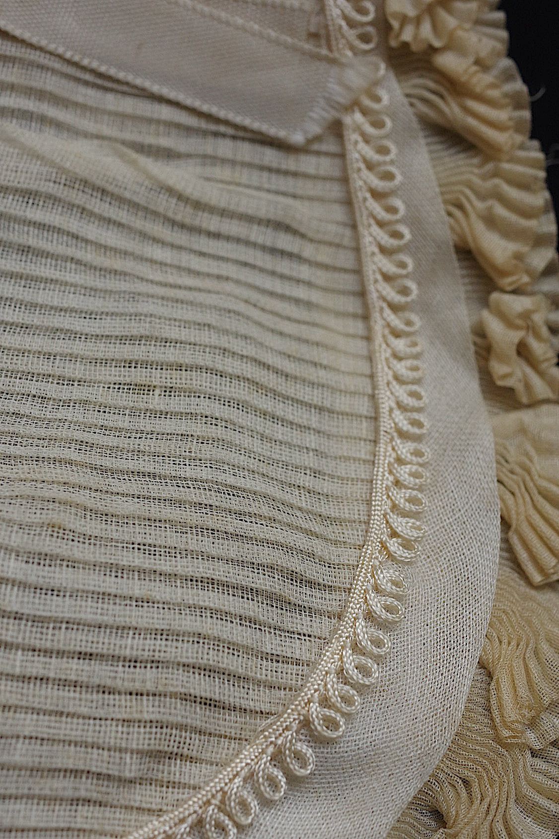 Dentelle antique, dentelle ancienne, lot plissé