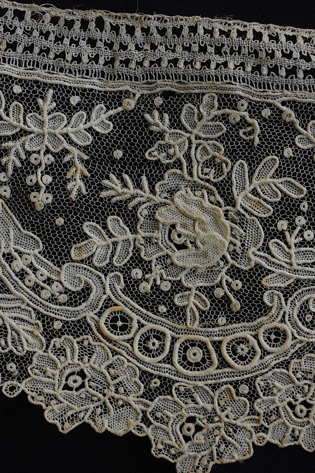 アンティークレースブリュクセルニードル　247cm　dentelle ancienne