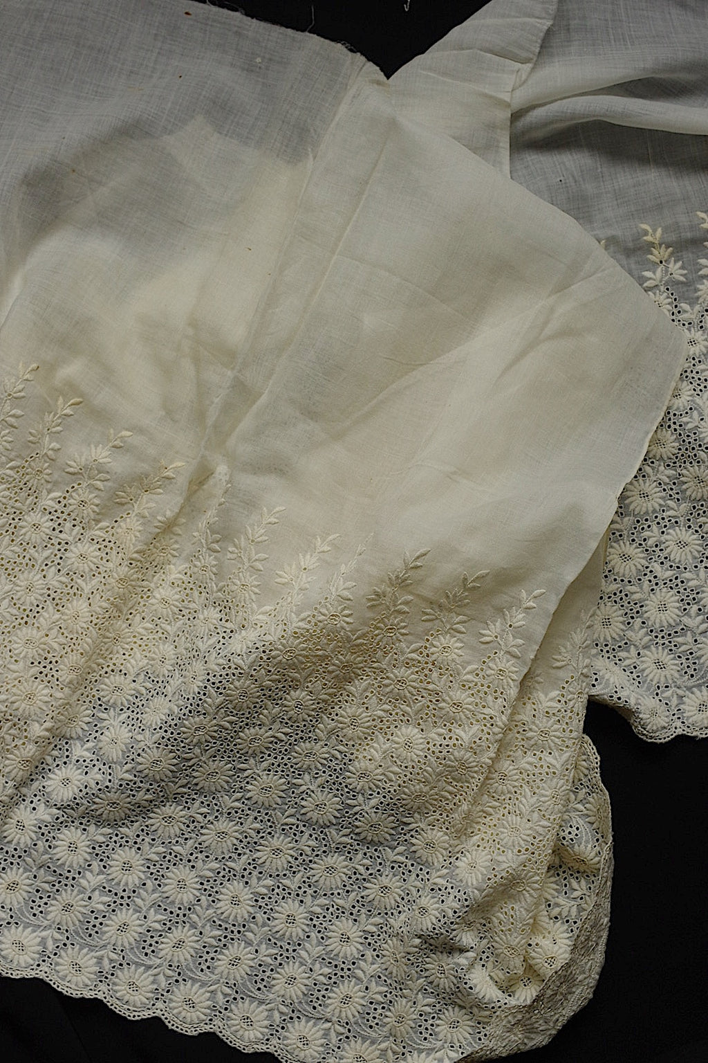 アンティークレース　dentelle anciennne 刺繍ハギレ