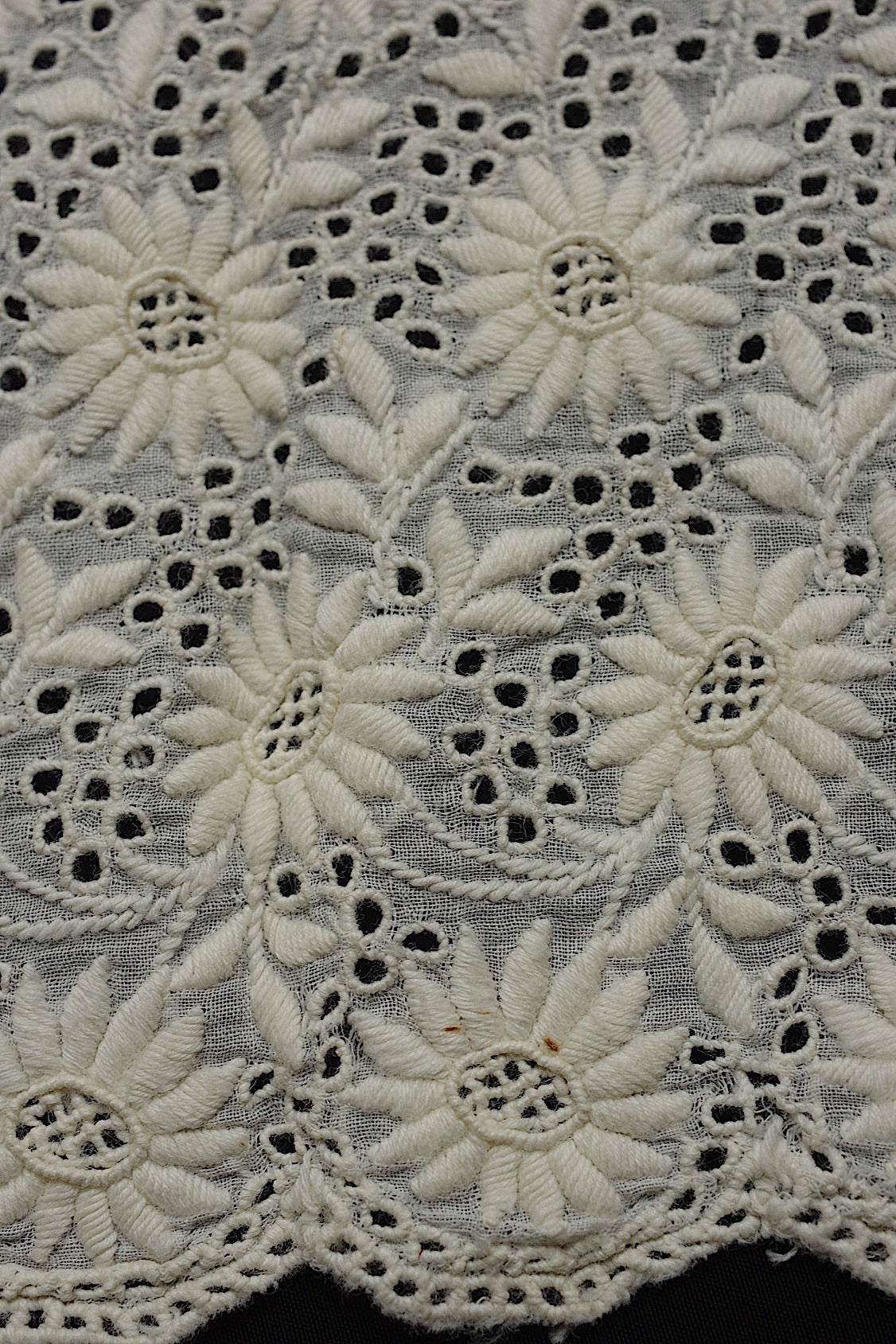 アンティークレース　dentelle anciennne 刺繍ハギレ