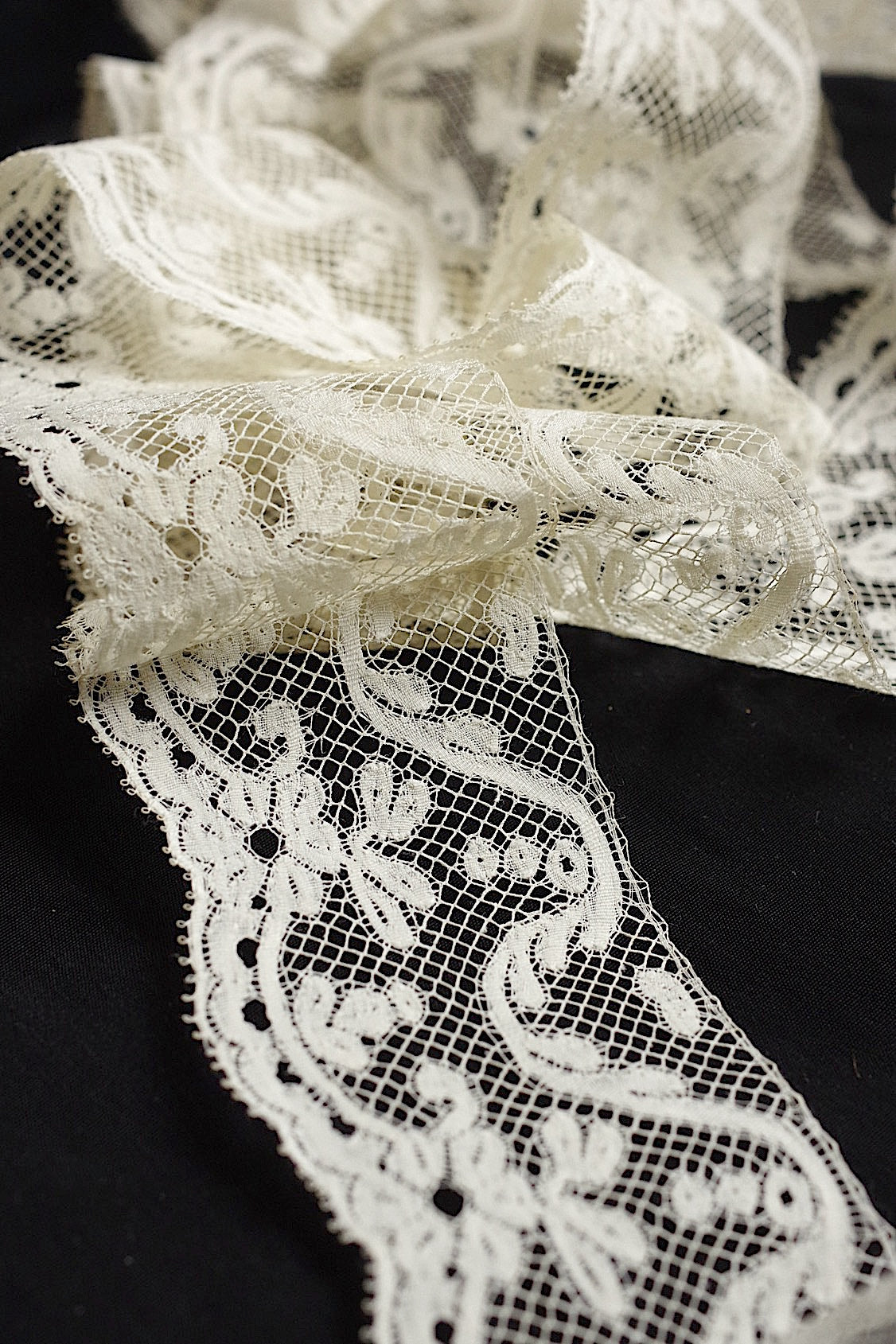 アンティークレース　dentelle anciennne 236cm