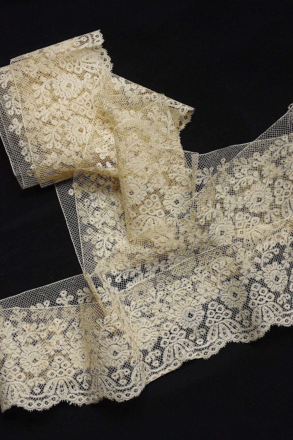 アンティークレース　dentelle anciennne 240cm