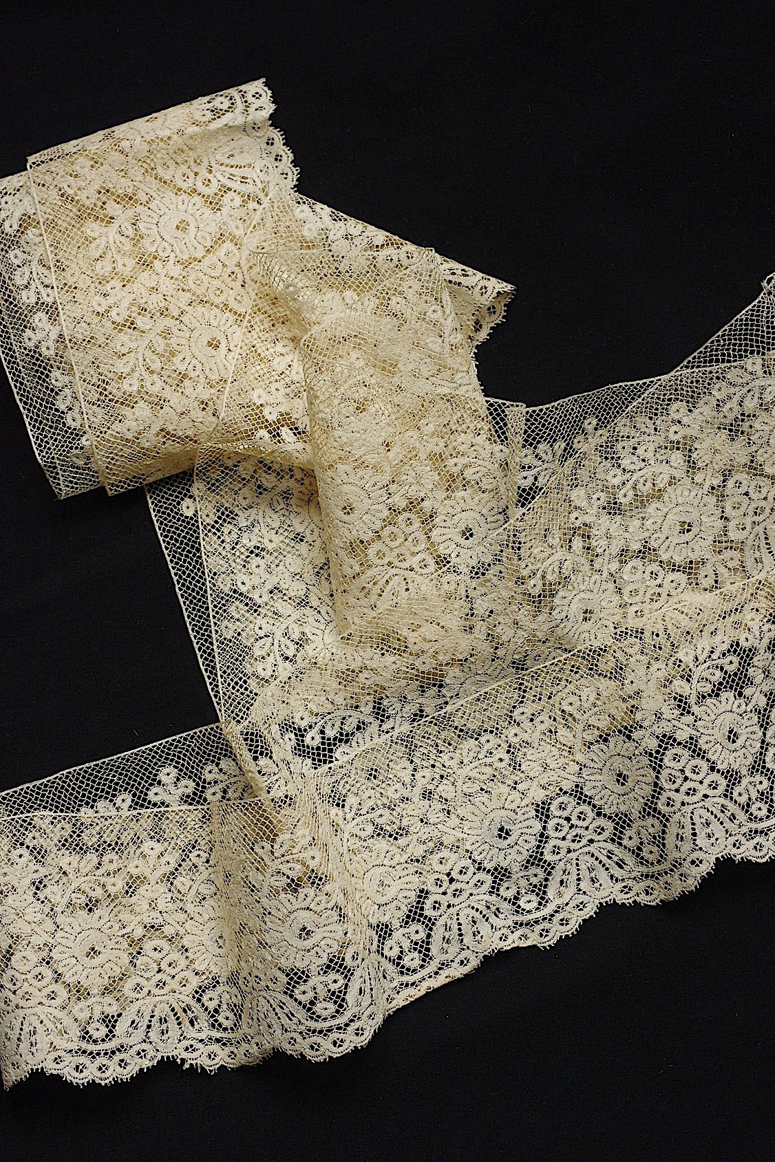 アンティークレース　dentelle anciennne 240cm