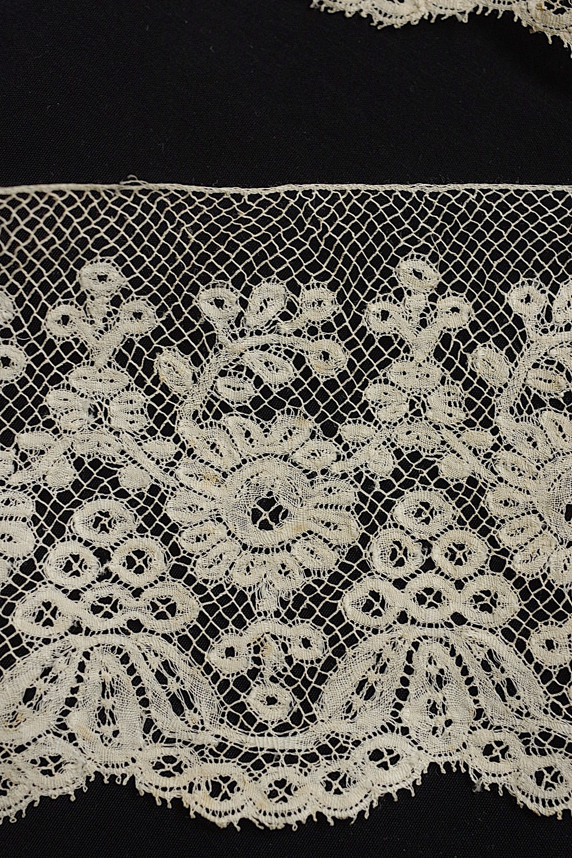 アンティークレース　dentelle anciennne 240cm