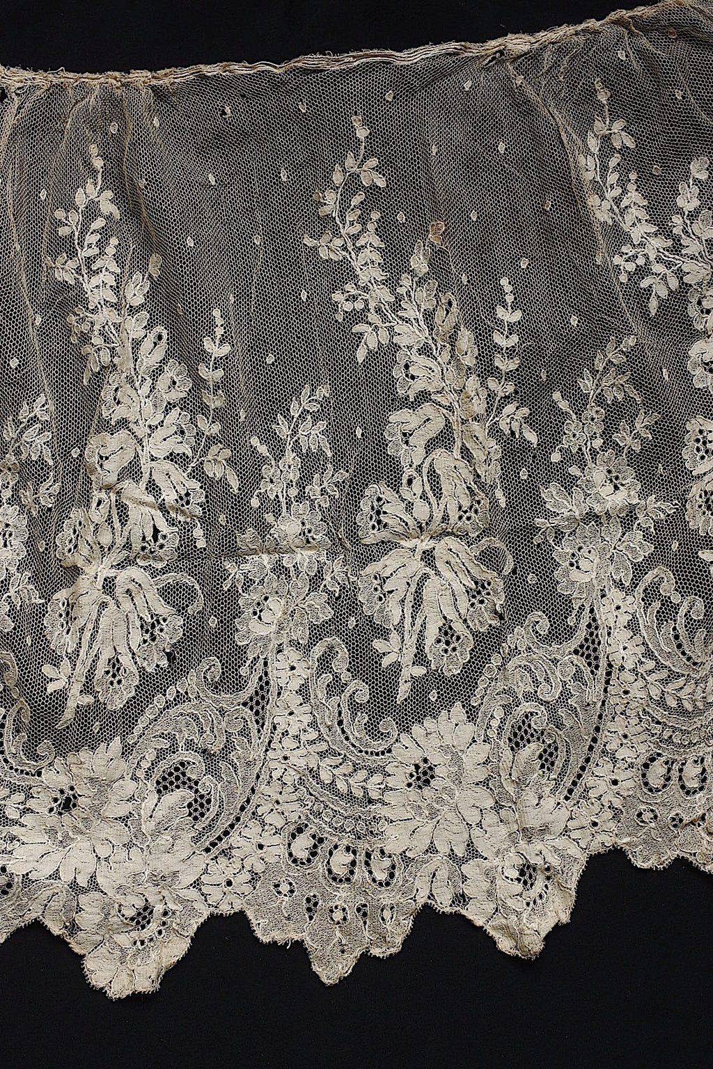 アンティークレース　dentelle anciennne 70cm
