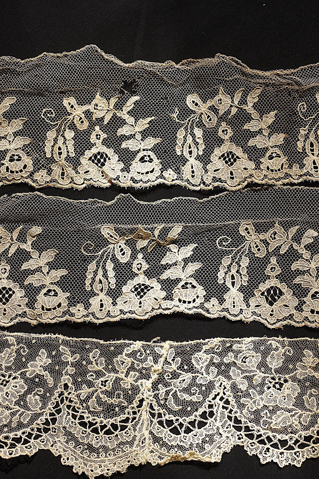 アンティークレース　dentelle ancienne pour document 3本