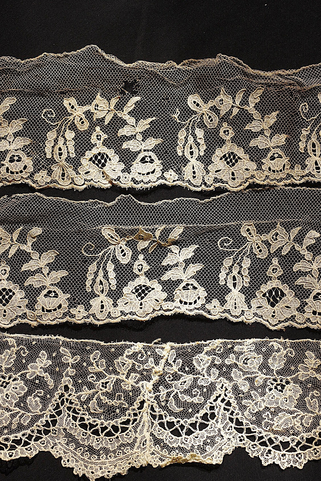 アンティークレース　dentelle ancienne pour document 3本