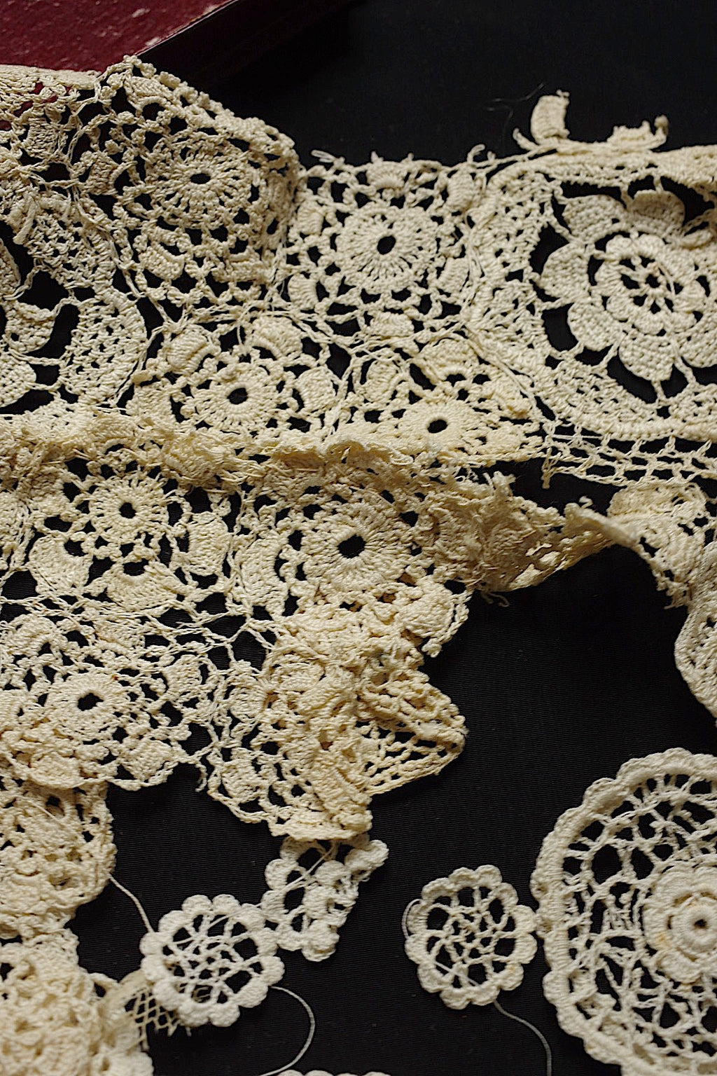 アンティークレース　dentelle ancienne モチーフ箱入り