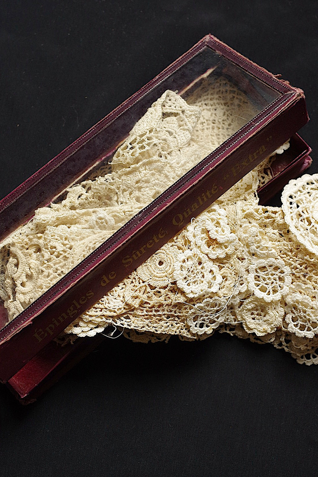 アンティークレース　dentelle ancienne モチーフ箱入り