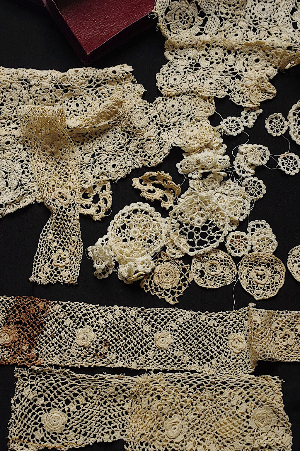 アンティークレース　dentelle ancienne モチーフ箱入り