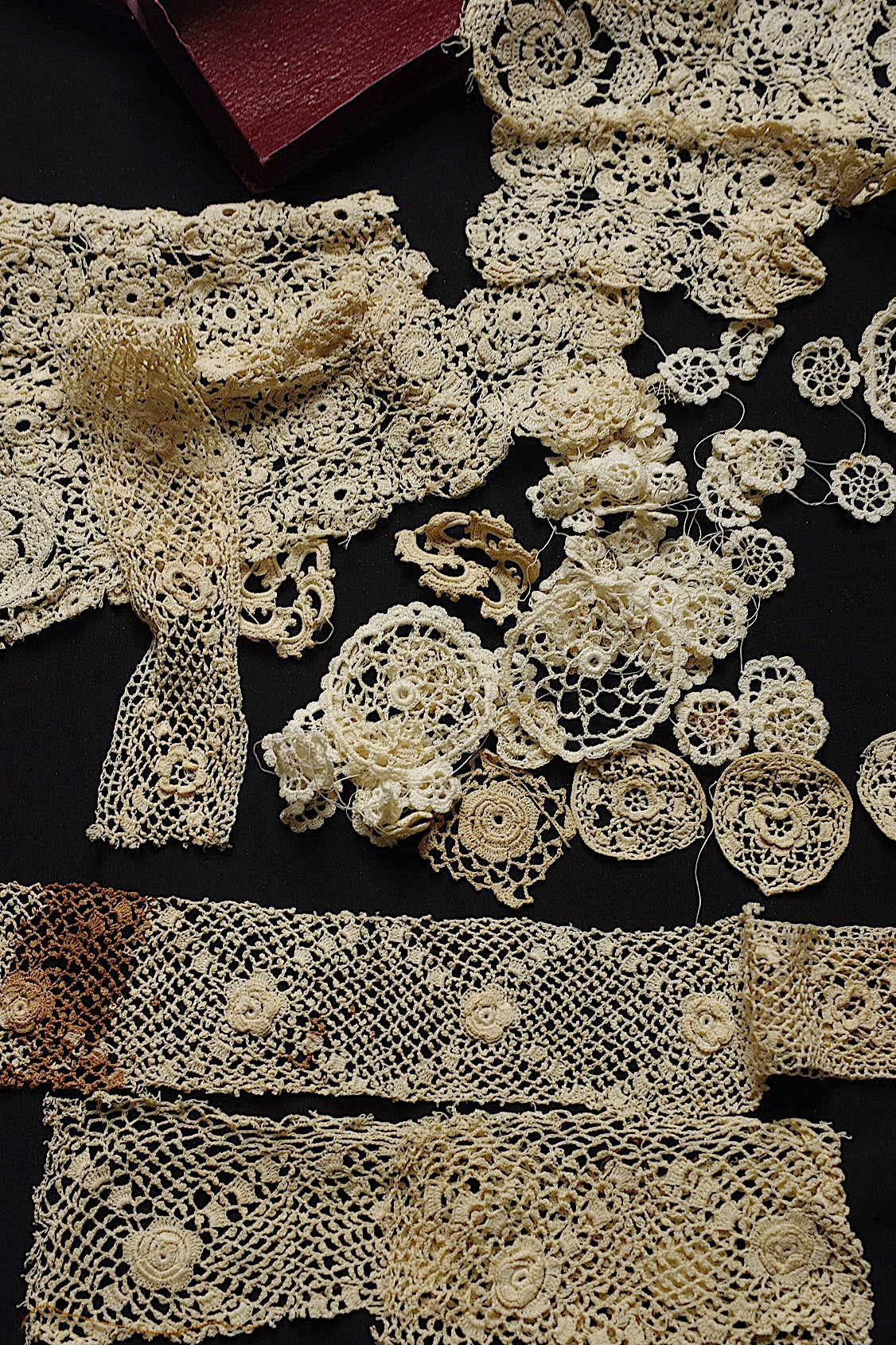アンティークレース　dentelle ancienne モチーフ箱入り