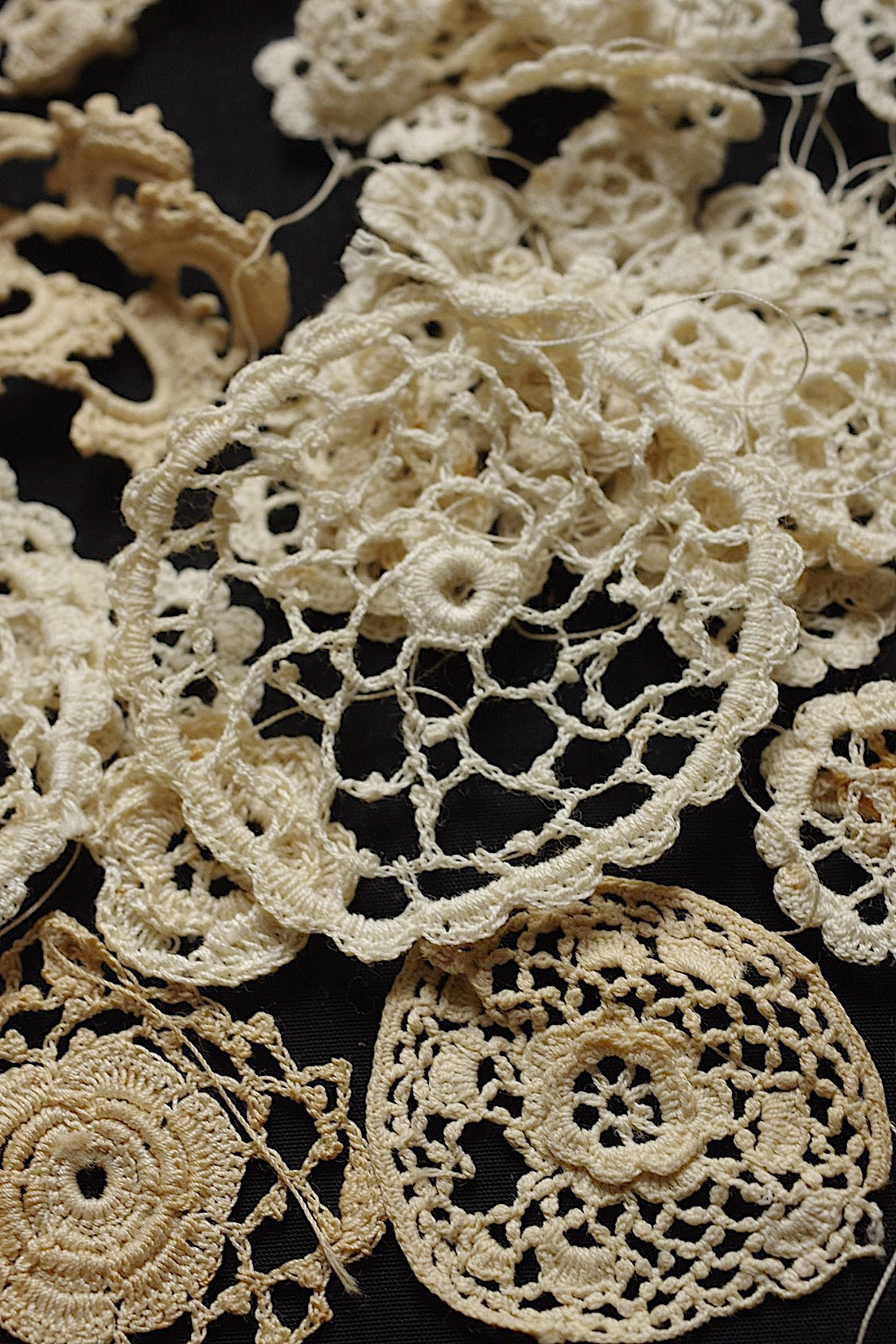 アンティークレース　dentelle ancienne モチーフ箱入り
