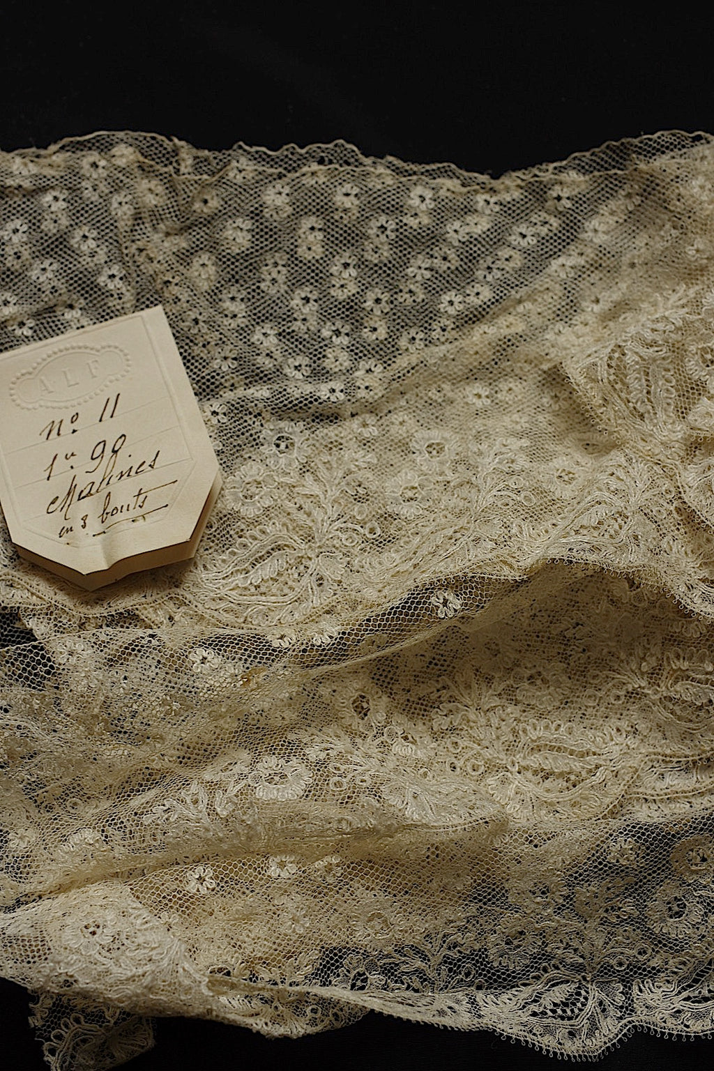 アンティークレース　dentelle ancienne　90cm 45cm 43cm