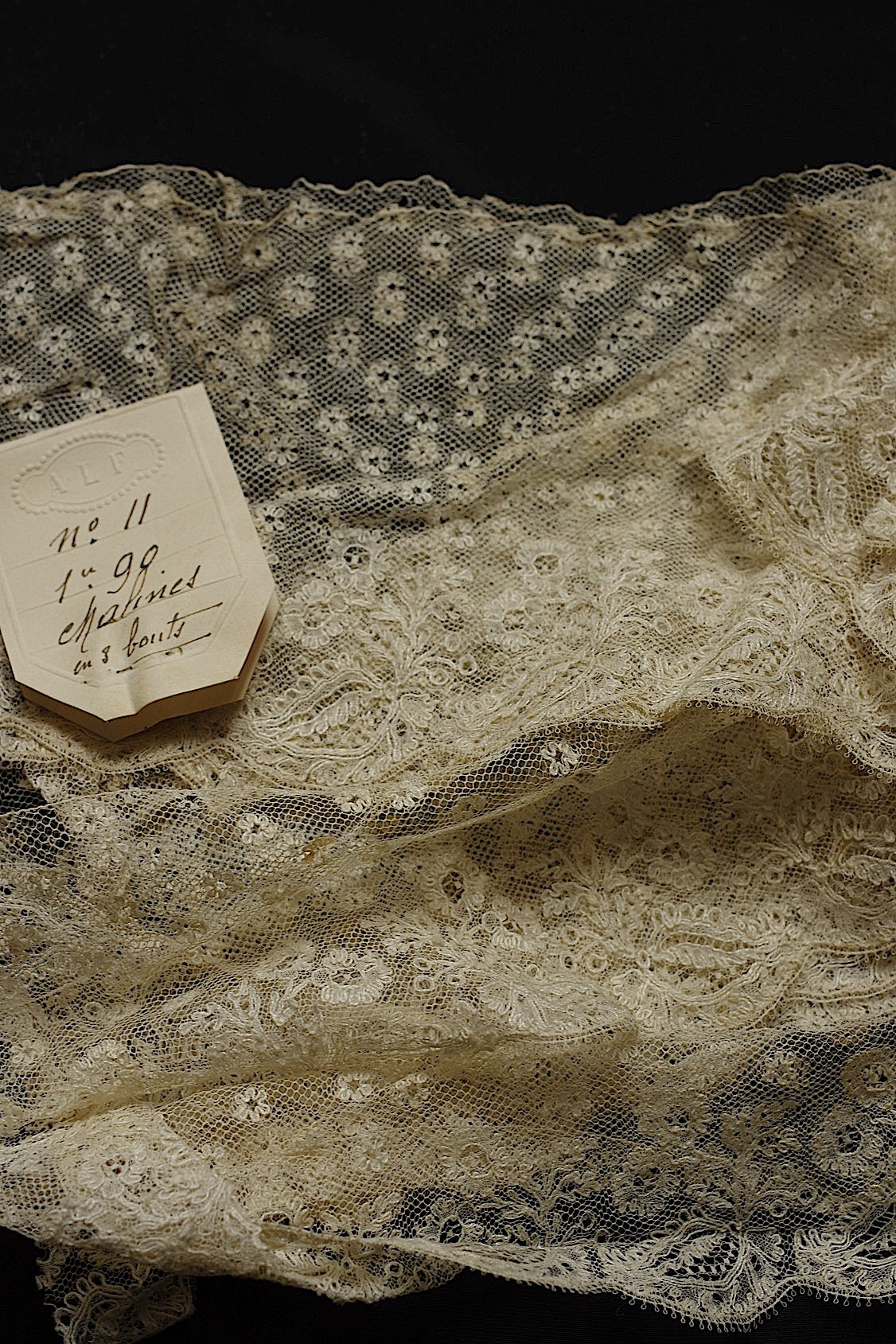 アンティークレース　dentelle ancienne　90cm 45cm 43cm