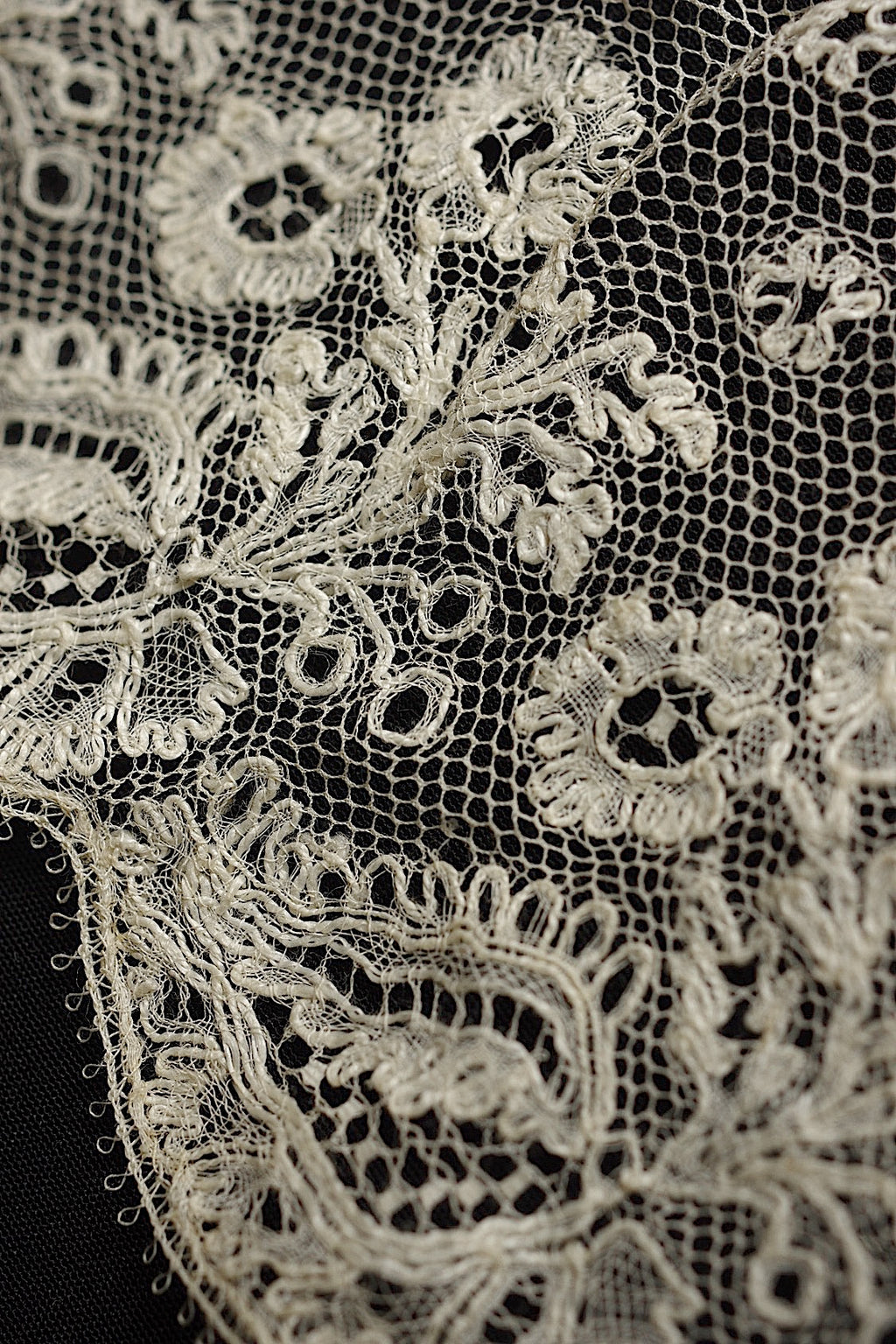 アンティークレース　dentelle ancienne　90cm 45cm 43cm