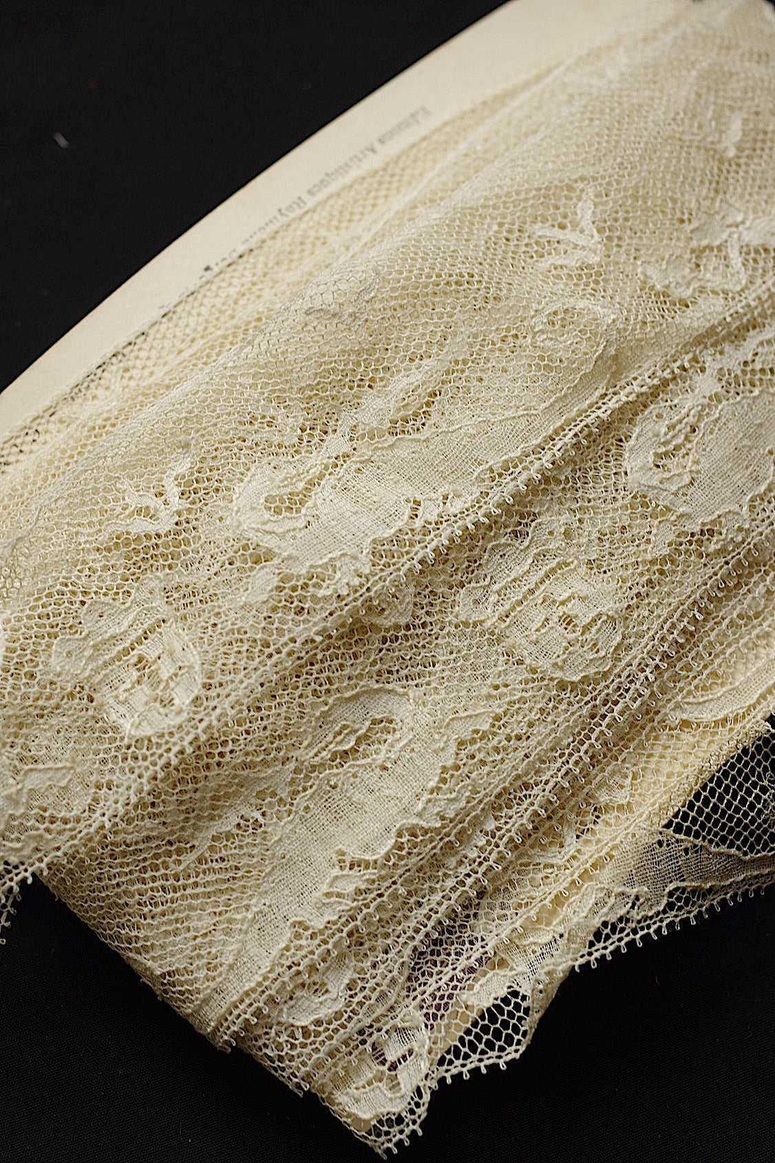 アンティークレース　dentelle ancienne　Salamandre　1036cm