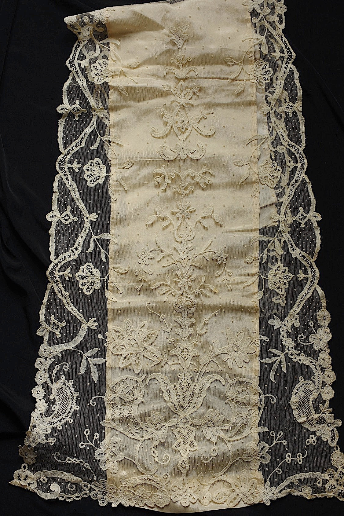 アンティークレース　dentelle ancienne　tablier