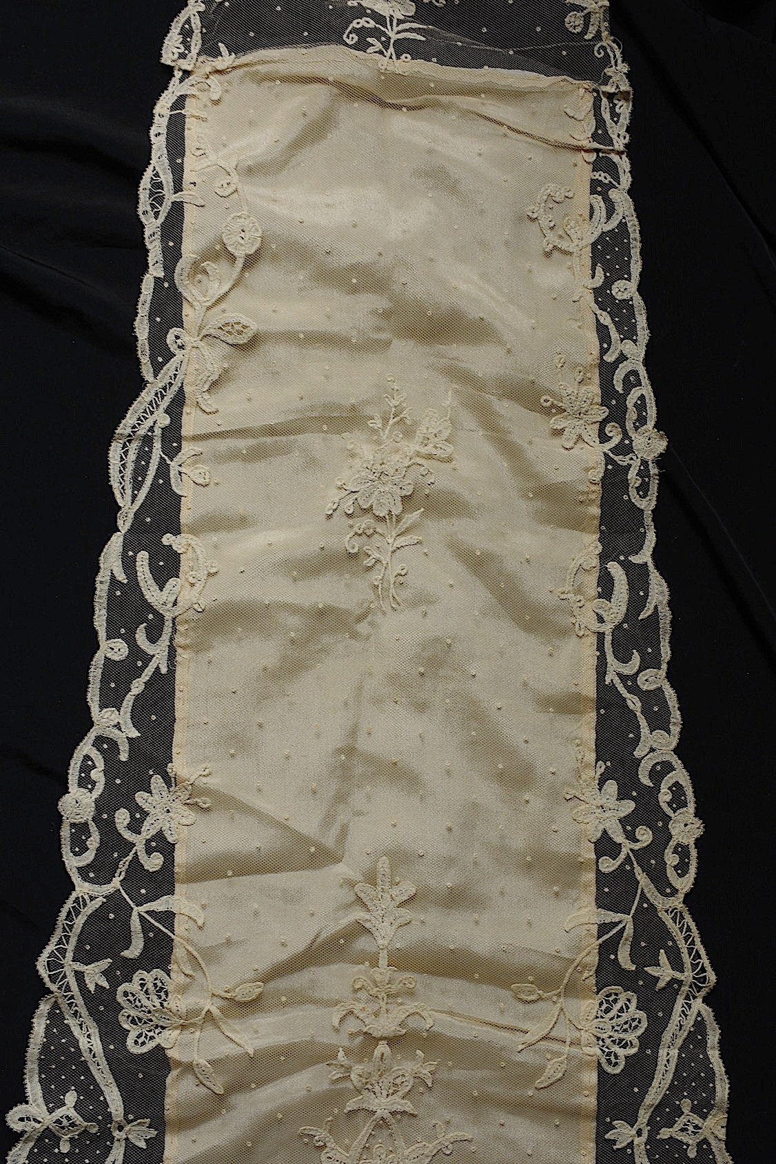 アンティークレース　dentelle ancienne　tablier