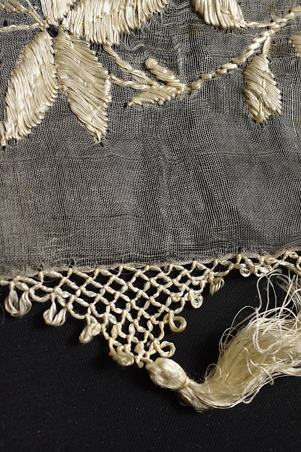 アンティークレース　dentelle ancienne　シルク糸刺繍　クロス