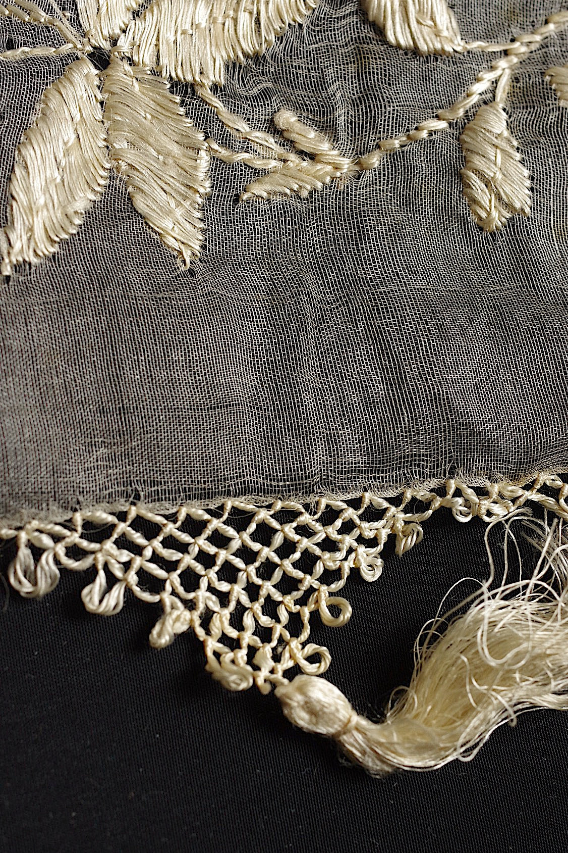 アンティークレース　dentelle ancienne　シルク糸刺繍　クロス
