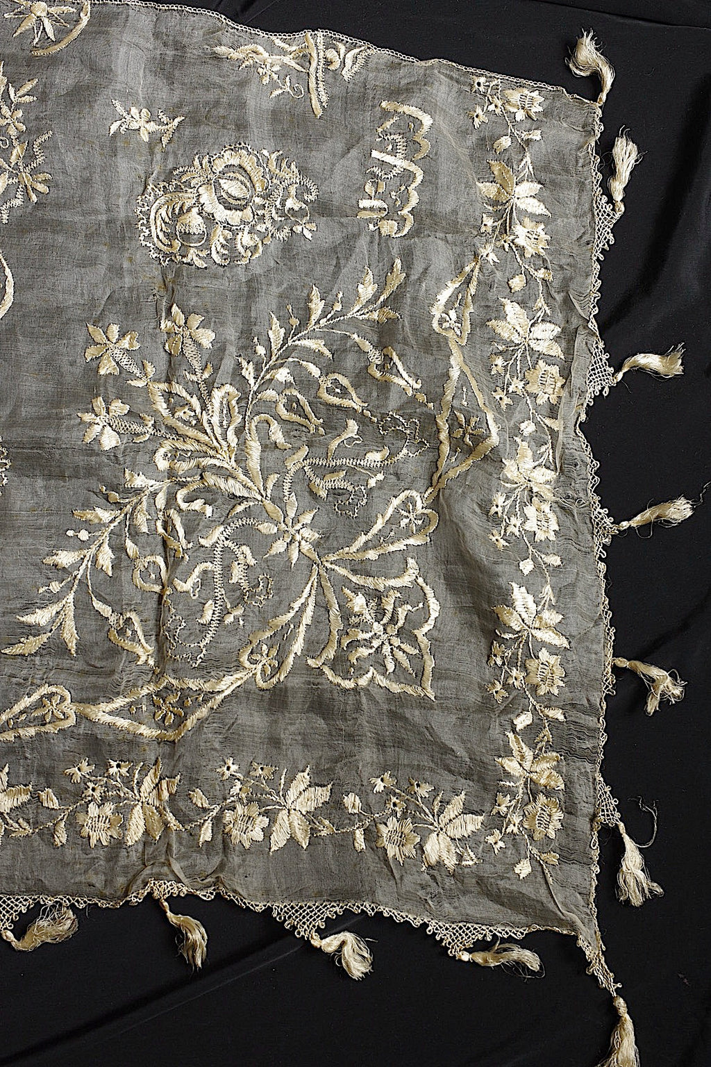アンティークレース　dentelle ancienne　シルク糸刺繍　クロス