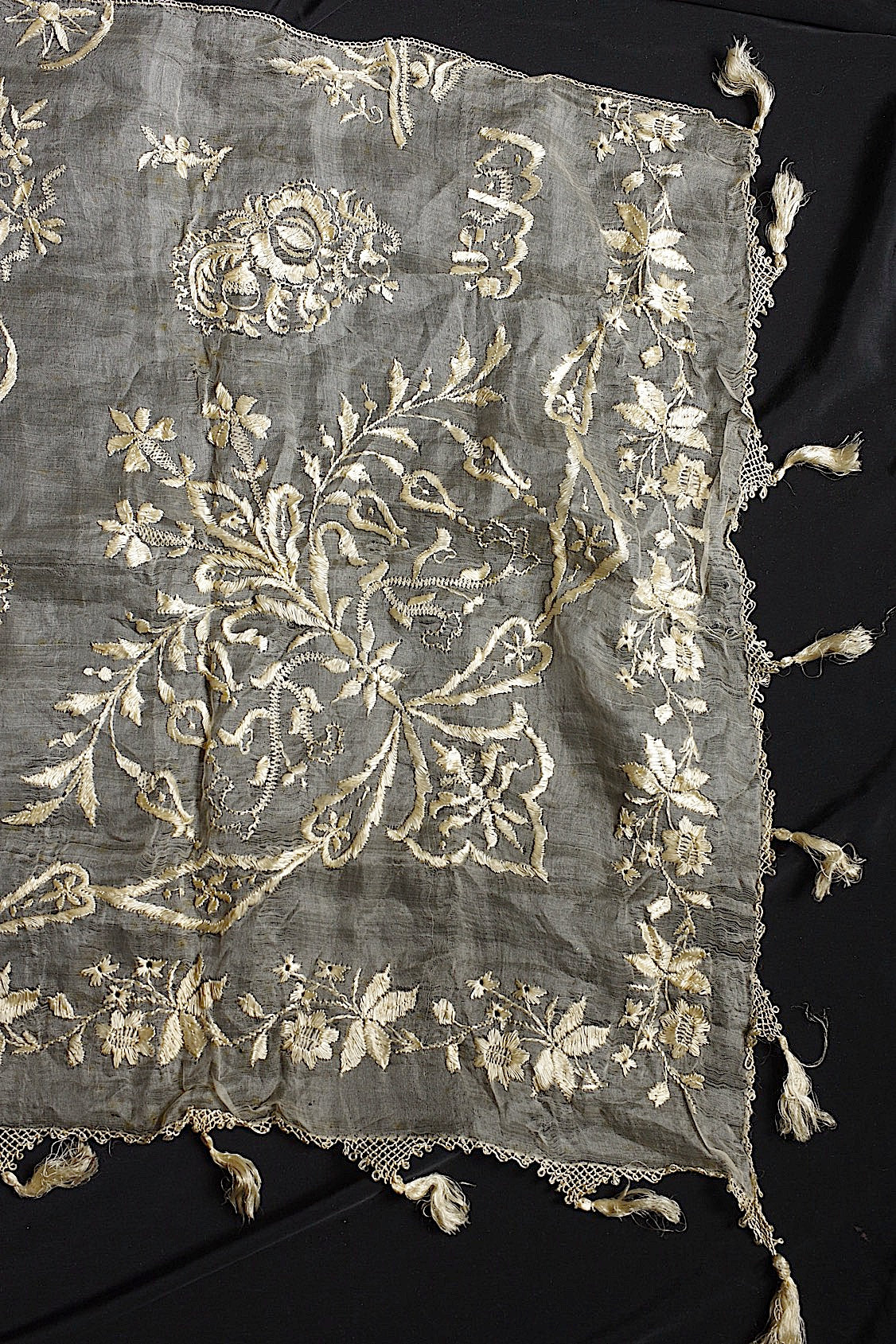 アンティークレース　dentelle ancienne　シルク糸刺繍　クロス