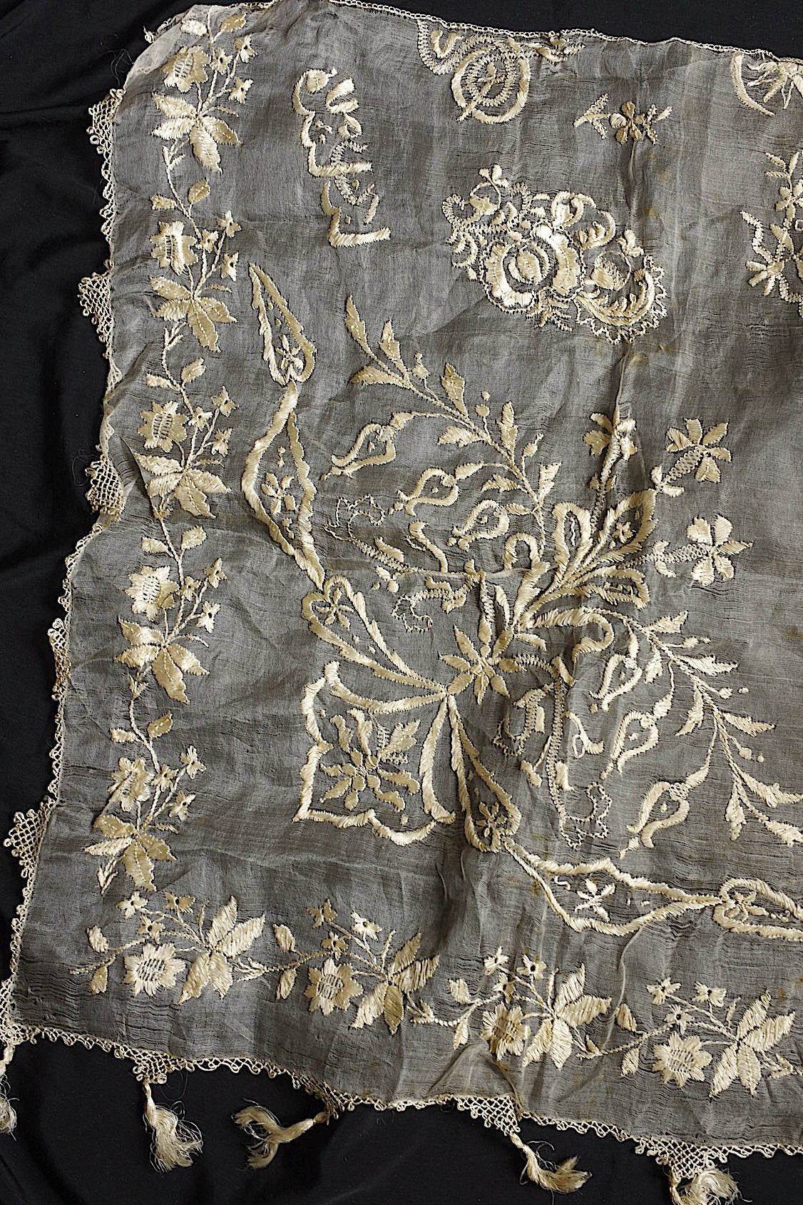 アンティークレース　dentelle ancienne　シルク糸刺繍　クロス