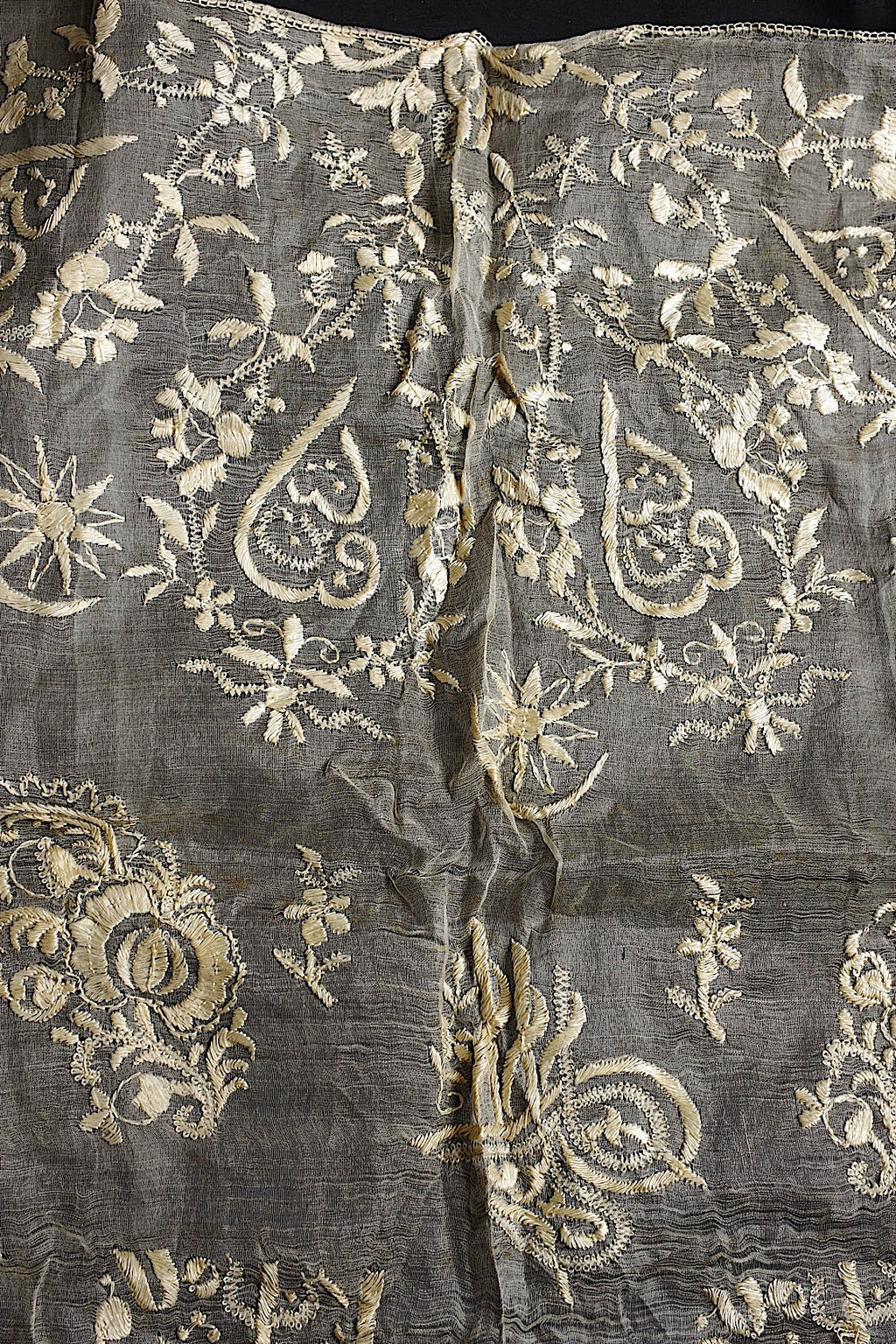 アンティークレース　dentelle ancienne　シルク糸刺繍　クロス
