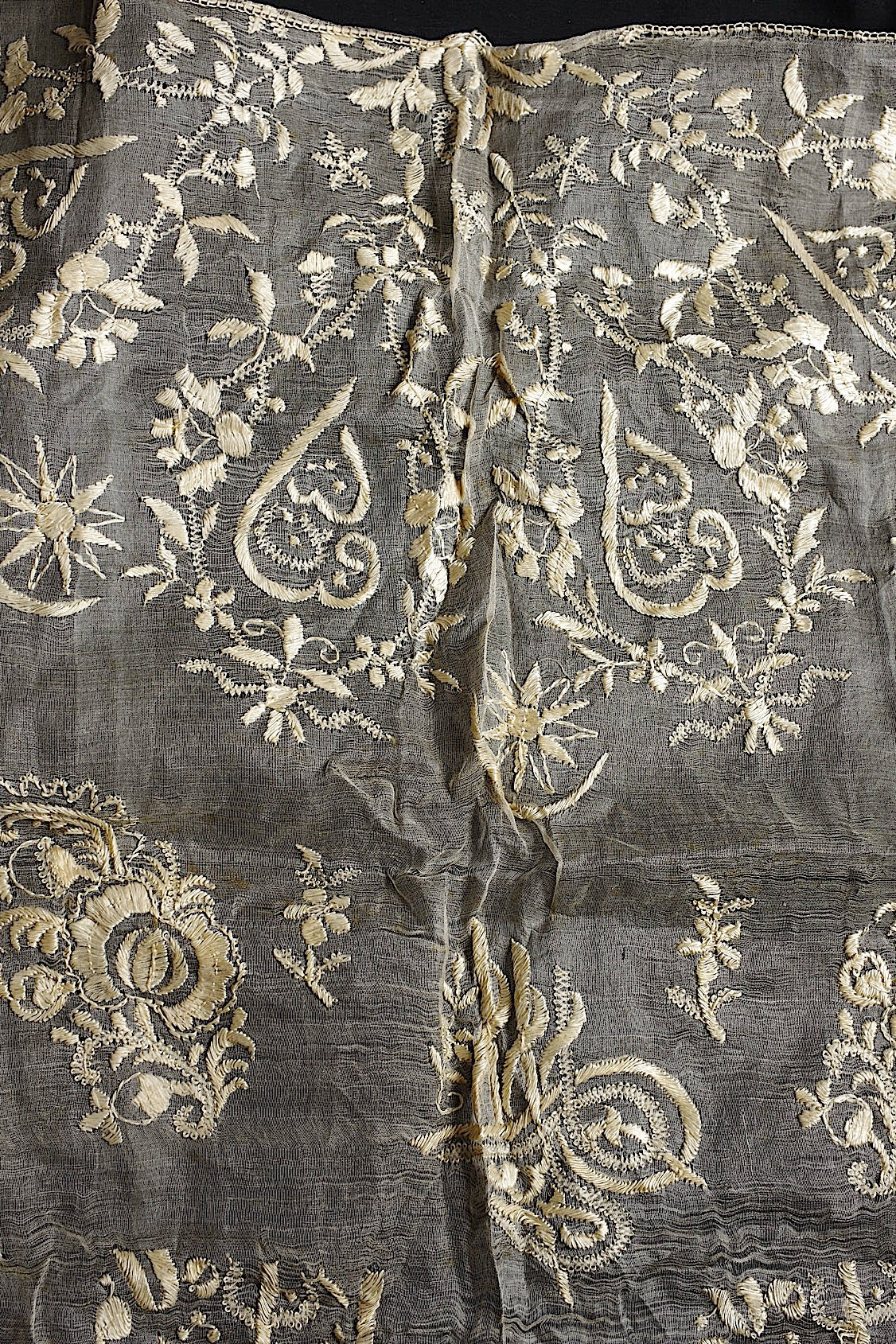 アンティークレース　dentelle ancienne　シルク糸刺繍　クロス