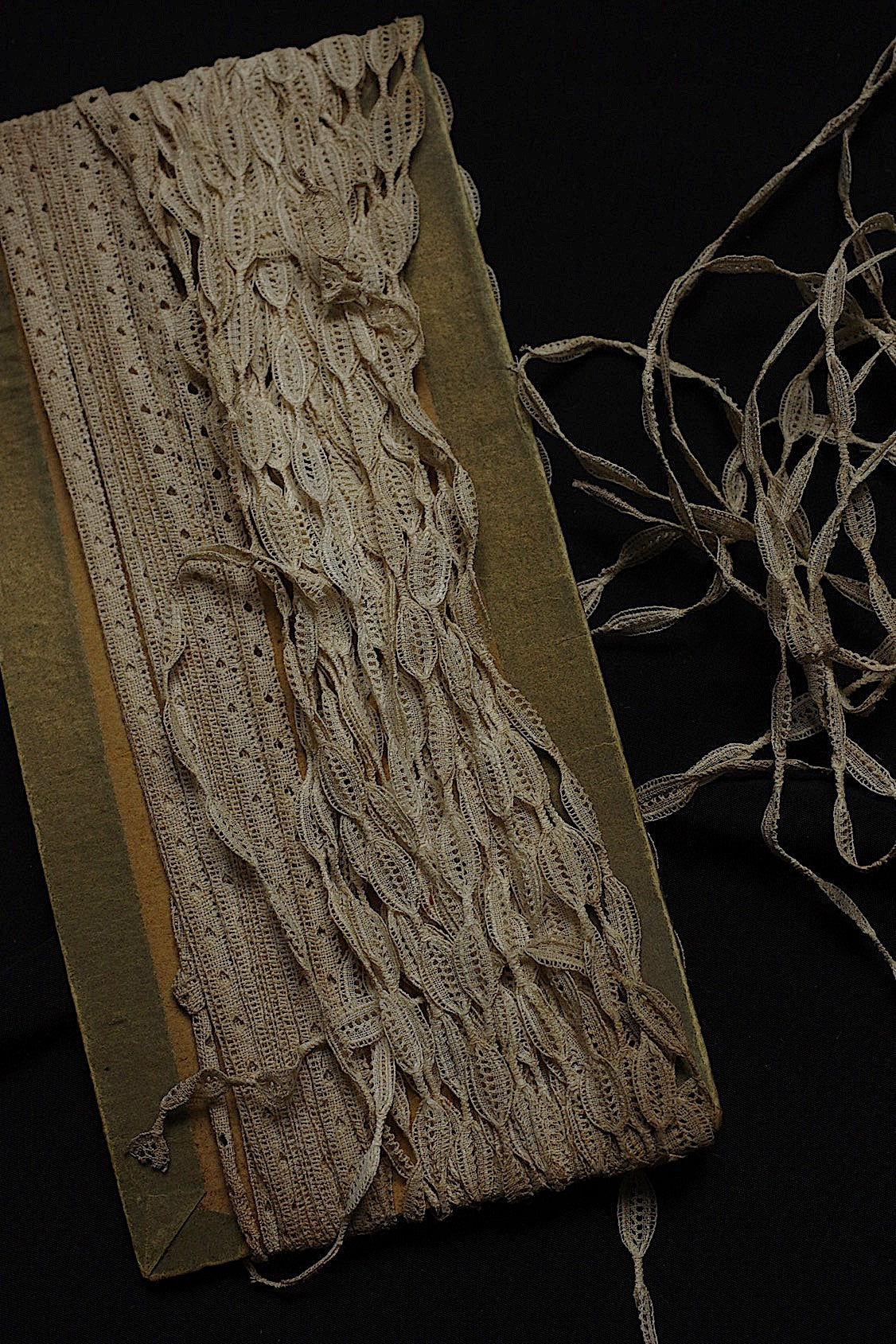 アンティークレース　dentelle ancienne　テープ２種
