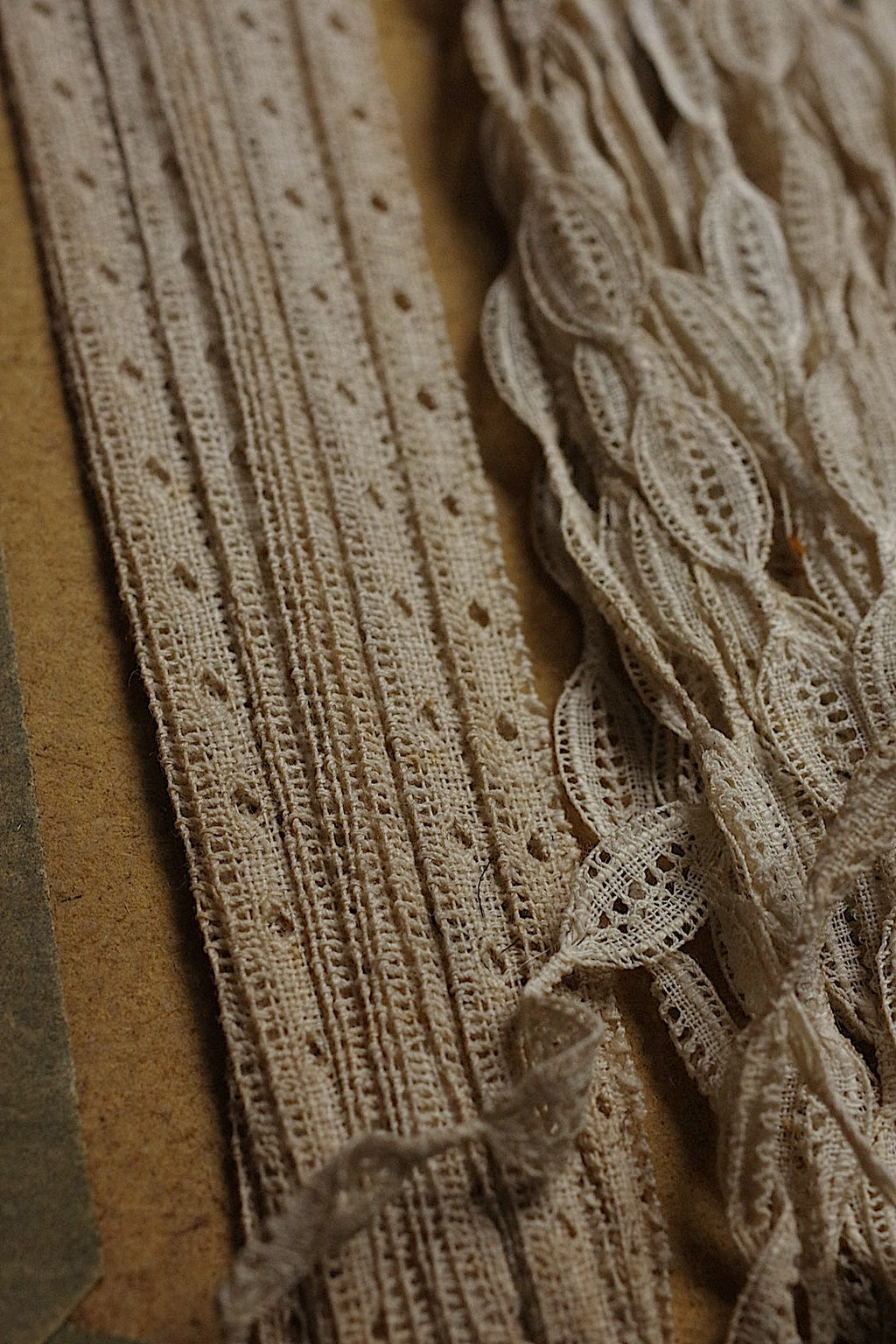 アンティークレース　dentelle ancienne　テープ２種