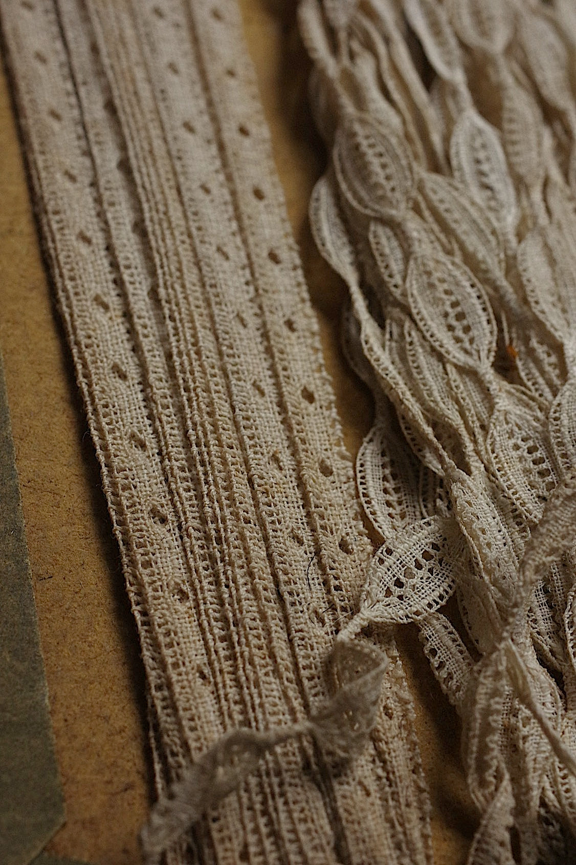アンティークレース　dentelle ancienne　テープ２種