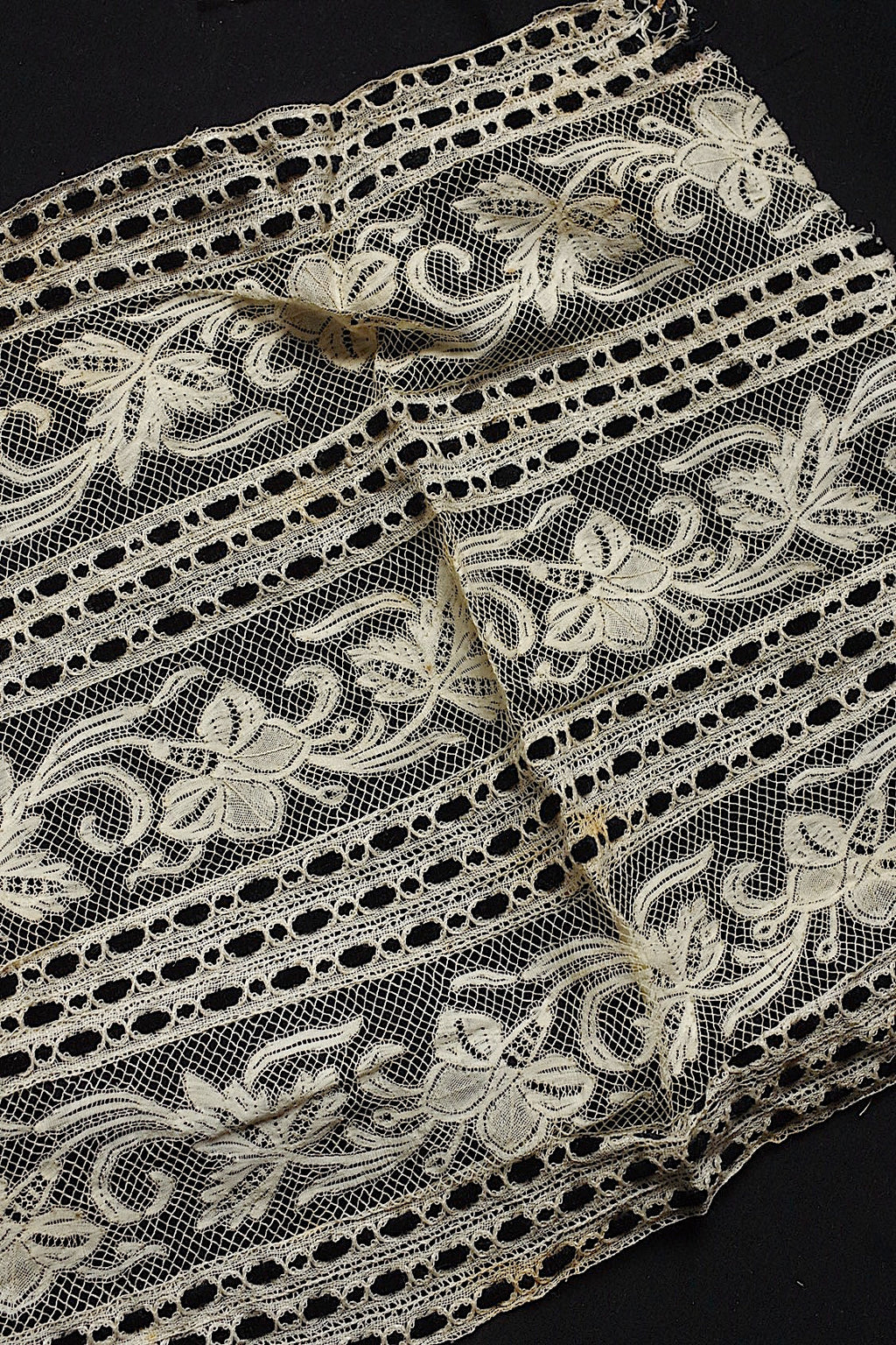 アンティークレース　dentelle ancienne　端切れ　素材用