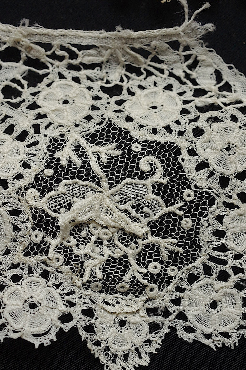 アンティークレース　dentelle ancienne　2種