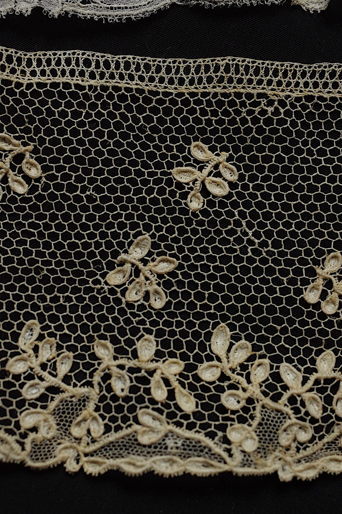アンティークレース　dentelle ancienne　２種