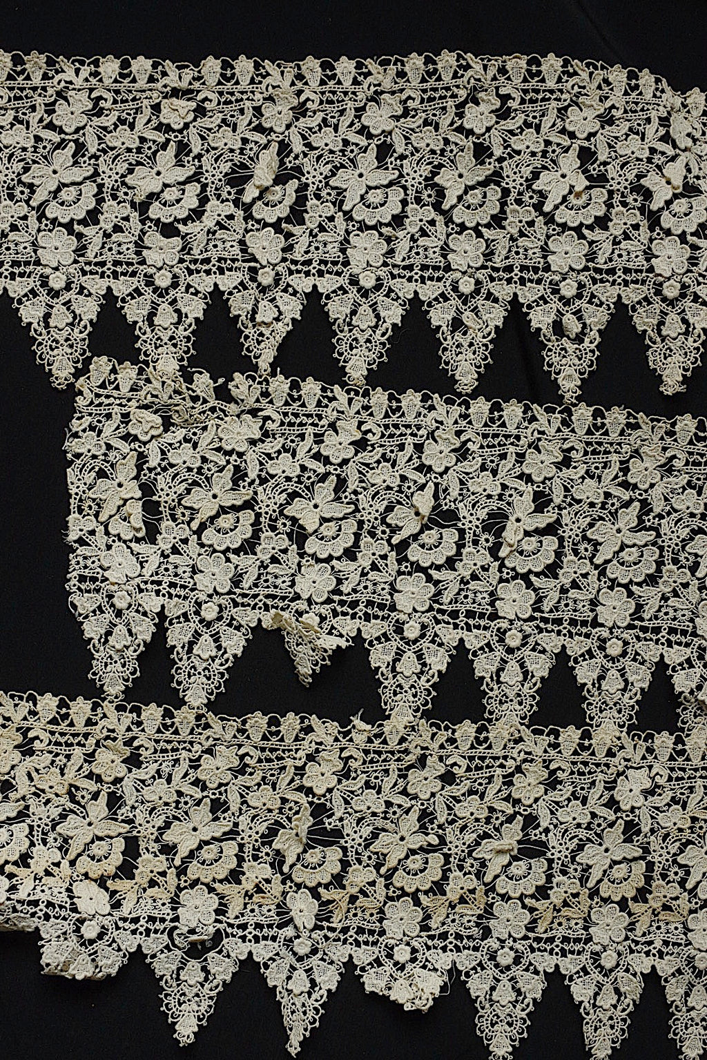 アンティークレース　dentelle ancienne　55cm 28cm 42cm