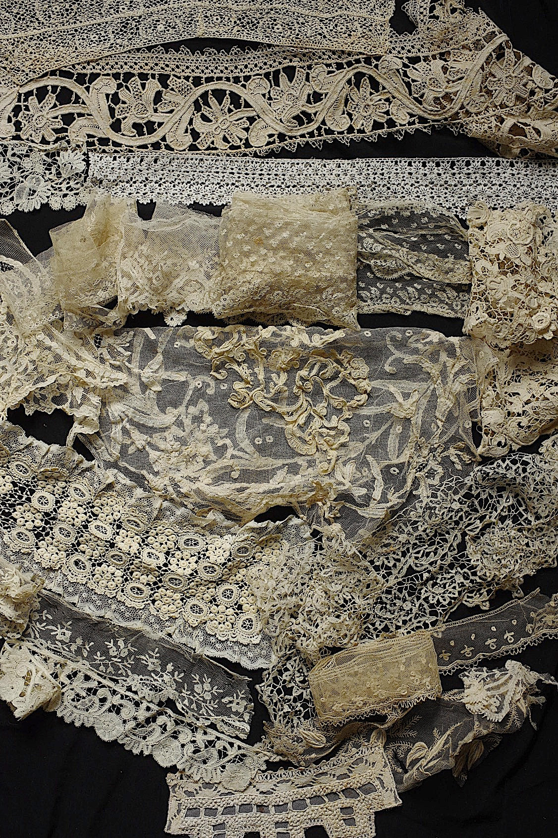 アンティークレース　dentelle ancienne　箱入りに１７種