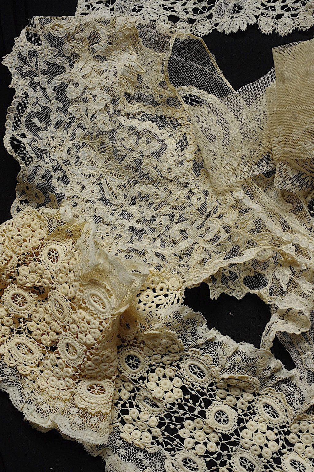 アンティークレース　dentelle ancienne　箱入りに１７種