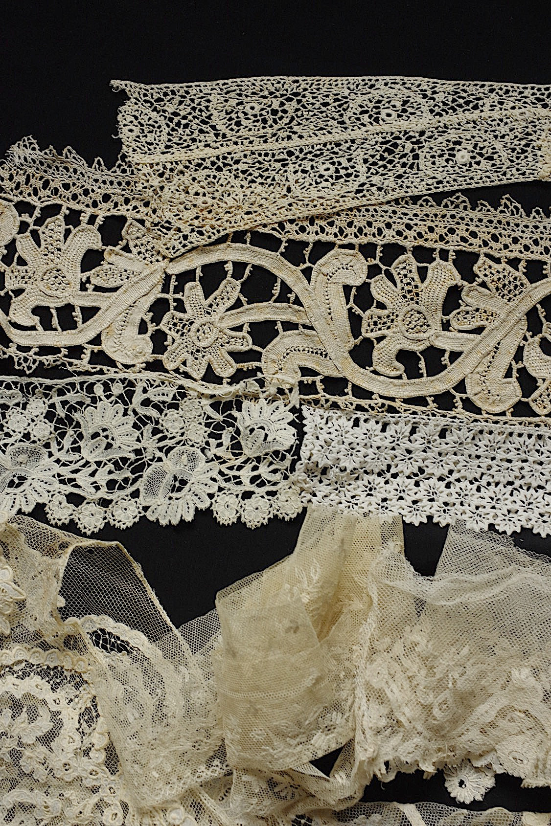 アンティークレース　dentelle ancienne　箱入りに１７種