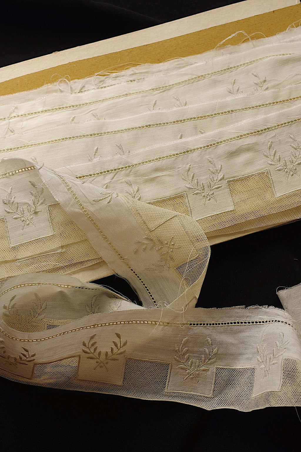 アンティークレース　dentelle ancienne　裾装飾テープ　895cm