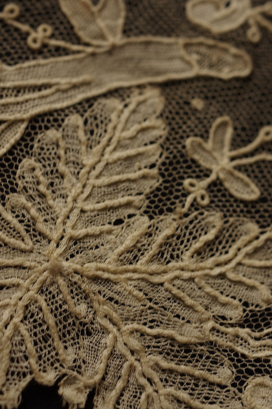 アンティークレース　dentelle ancienne　ブリュクセルニードルモチーフ