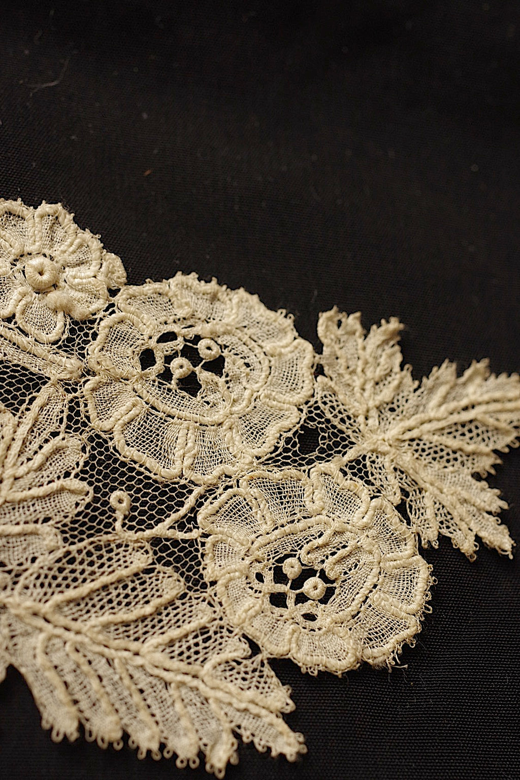 アンティークレース　dentelle ancienne　ブリュクセルニードルモチーフ