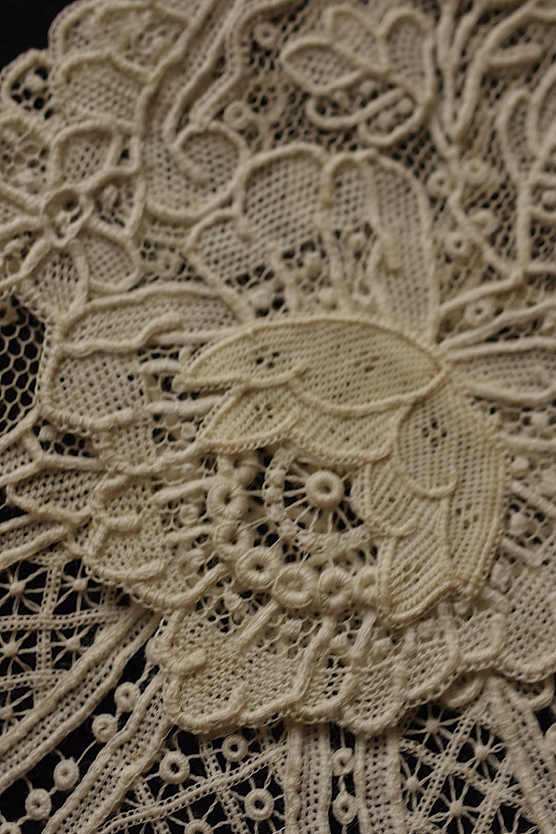アンティークレース　dentelle ancienne　ブリュクセルニードルモチーフ