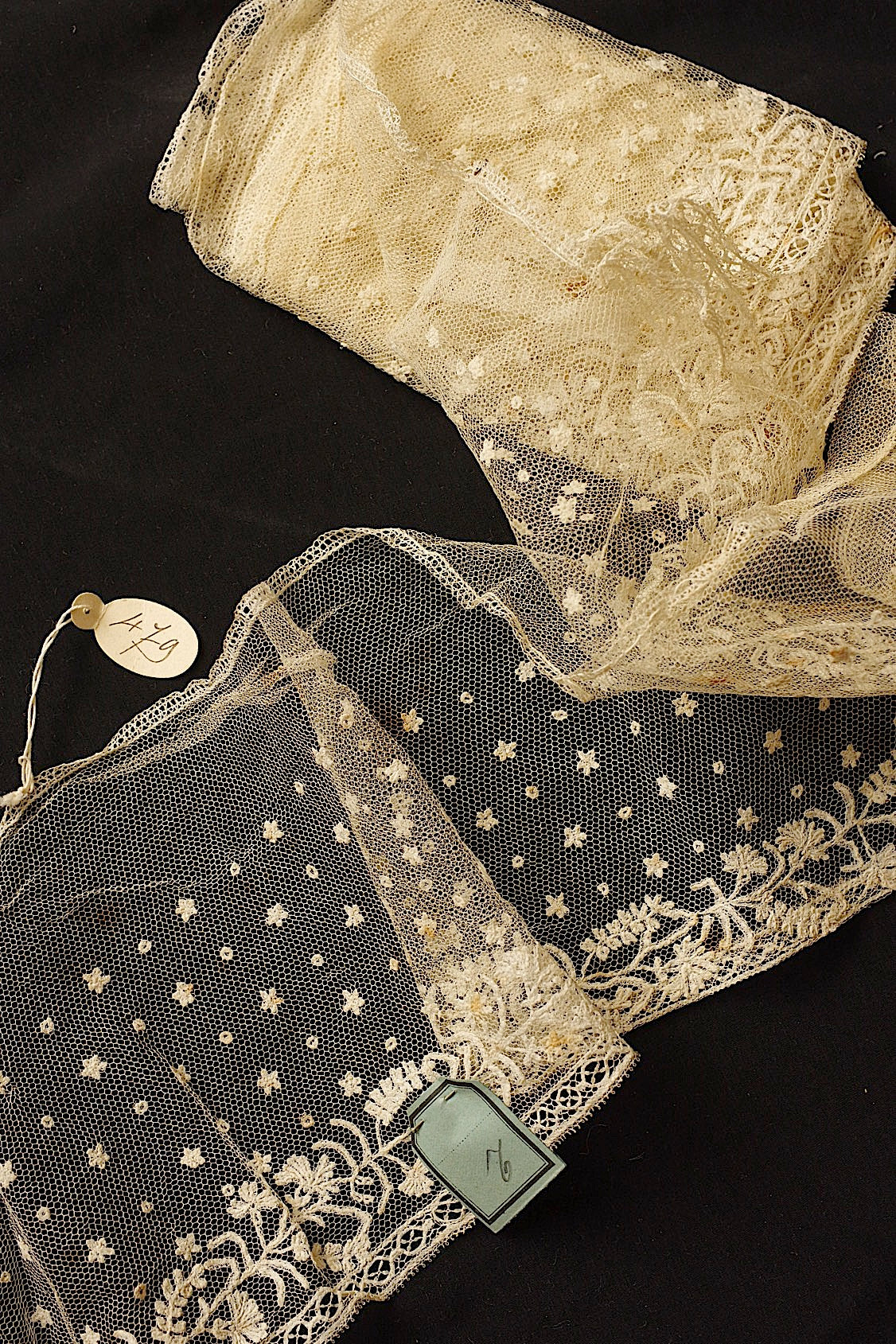 アンティークレース　dentelle ancienne　154cm 225cm