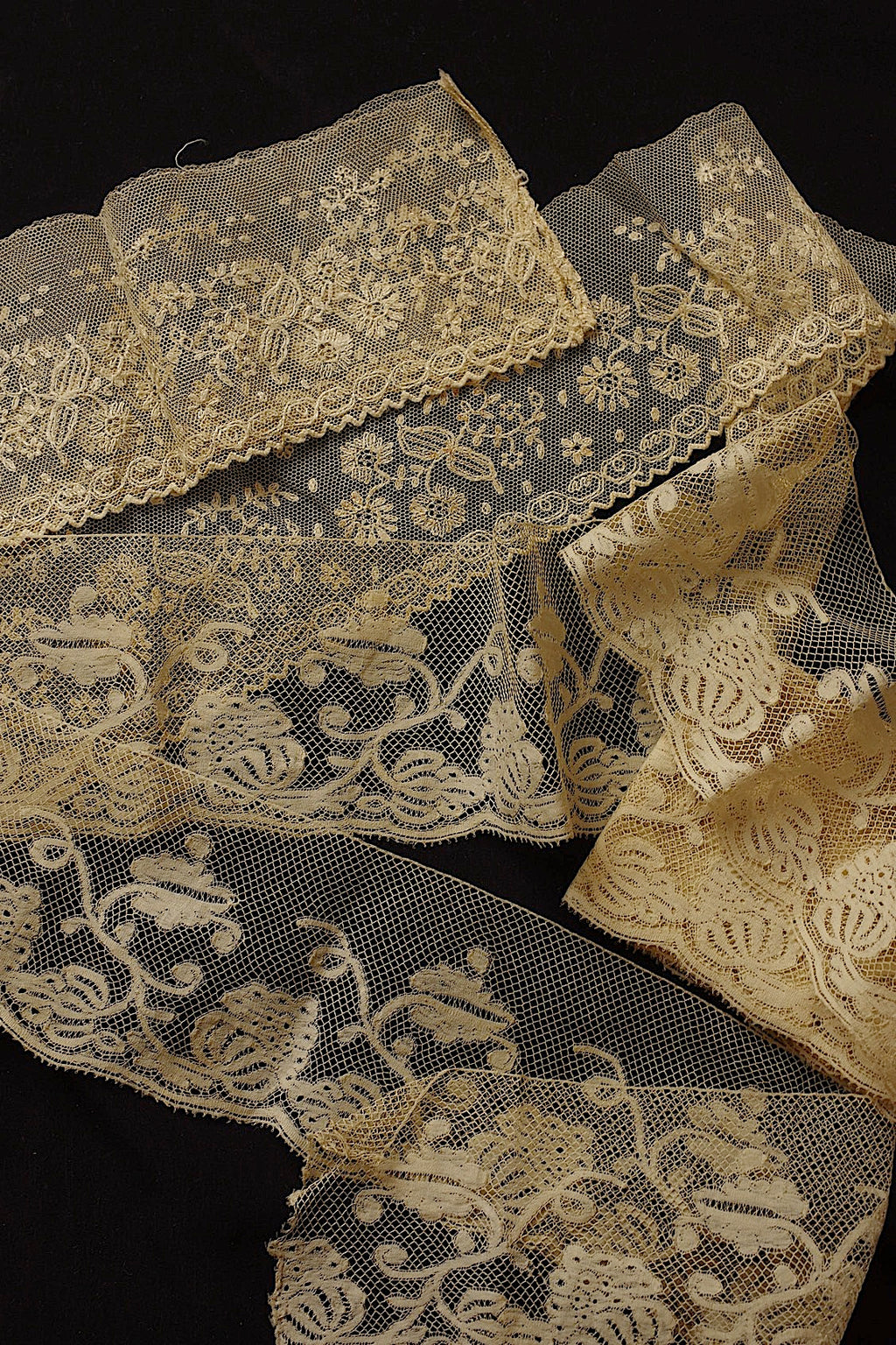 アンティークレース　dentelle ancienne　２種