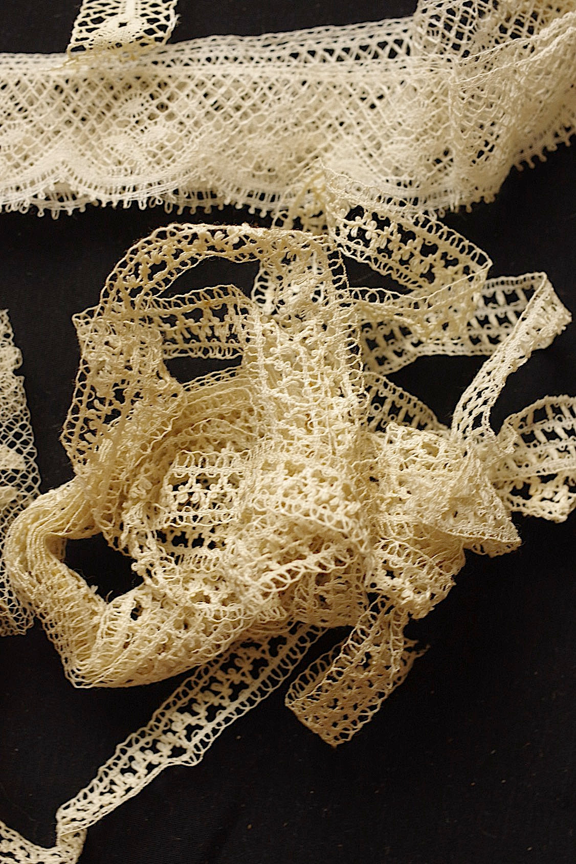 アンティークレース　dentelle ancienne　箱入り　１０種