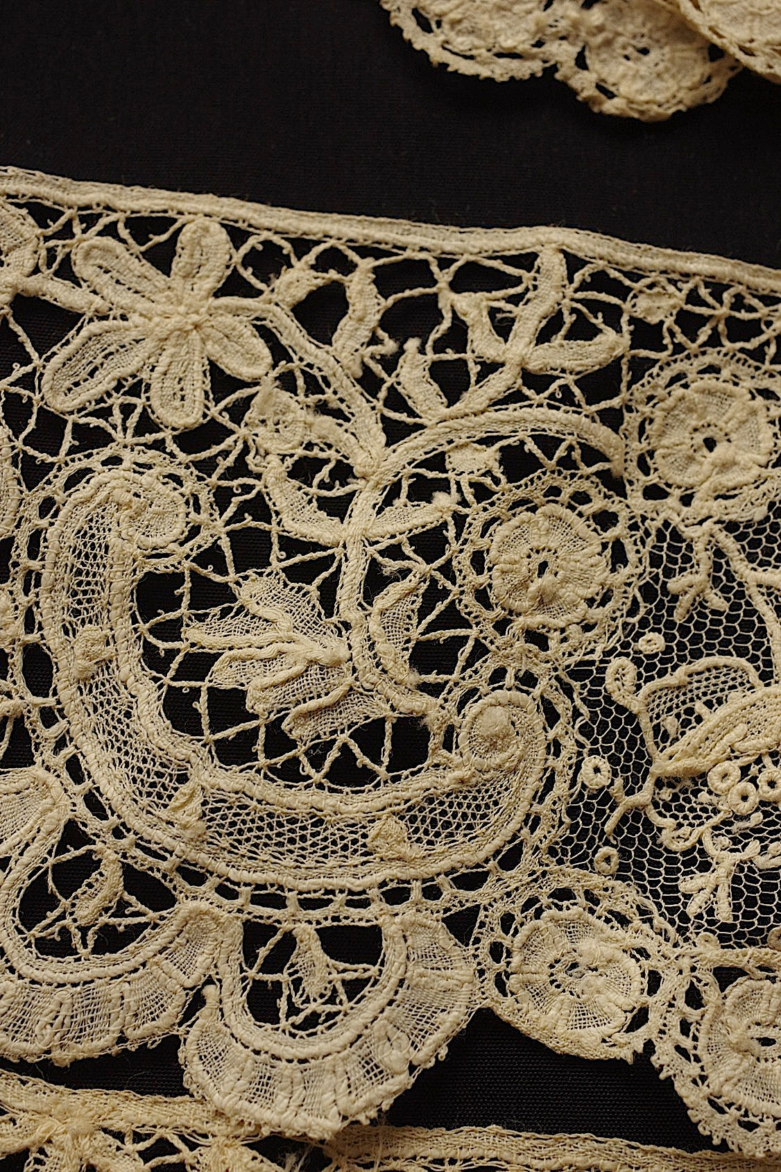 アンティークレース　dentelle ancienne　ホニトンブリュクセルMIX ハギレlot