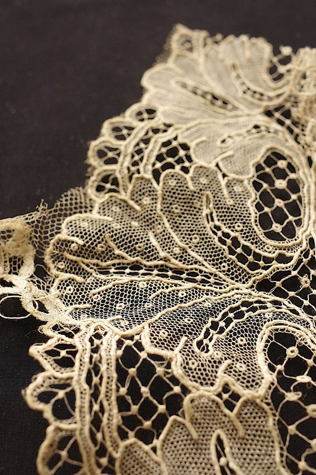 アンティークレース　dentelle ancienne　ブリュクセルレース　ハギレlot